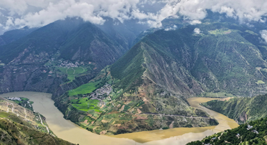 云南大理：雾绕澜沧江 山河入画来