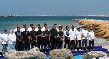 埃及从地中海打捞起数件文物
