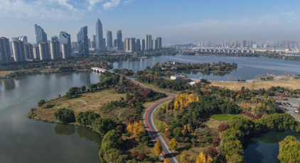 浙江绍兴：湖泊公园引客来