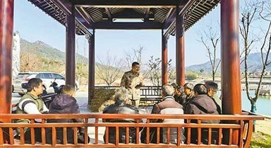 凉亭里的国防课