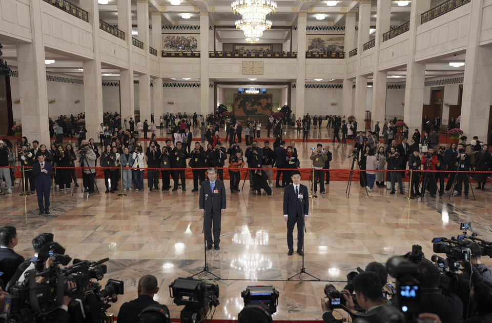 十四届全国人大四次会议首场“代表通道”集中采访活动举行