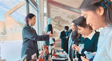 苏绣为媒，把中国故事讲得更近