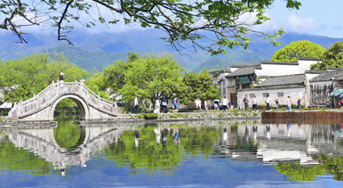 安徽黟县：宏村春意盎然