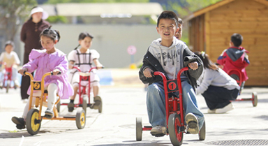 贵州黔西：春日趣玩“动”见成长