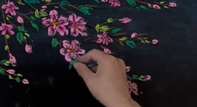 老师把春天画在黑板上送给学生